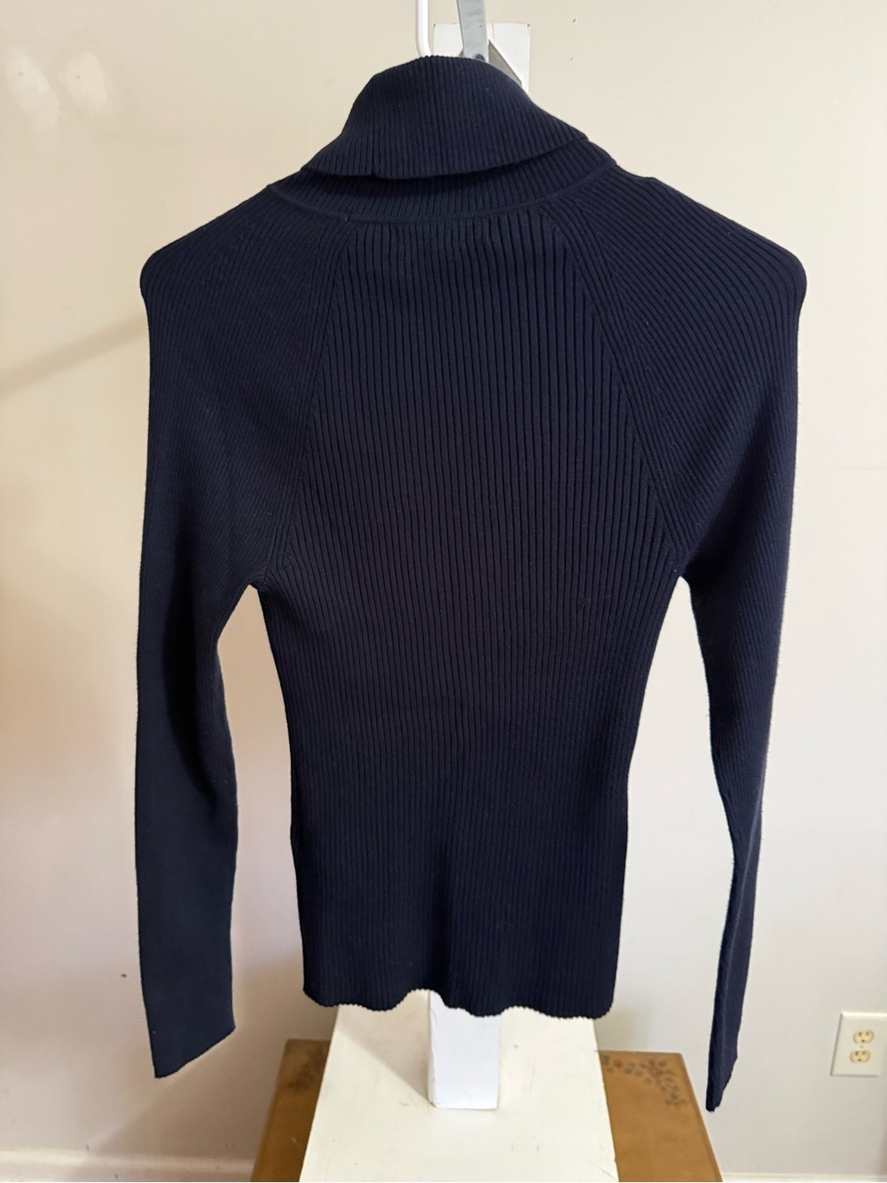 New Banana Republic Ribbed Turtleneck Sweater - Picture 6 of 9